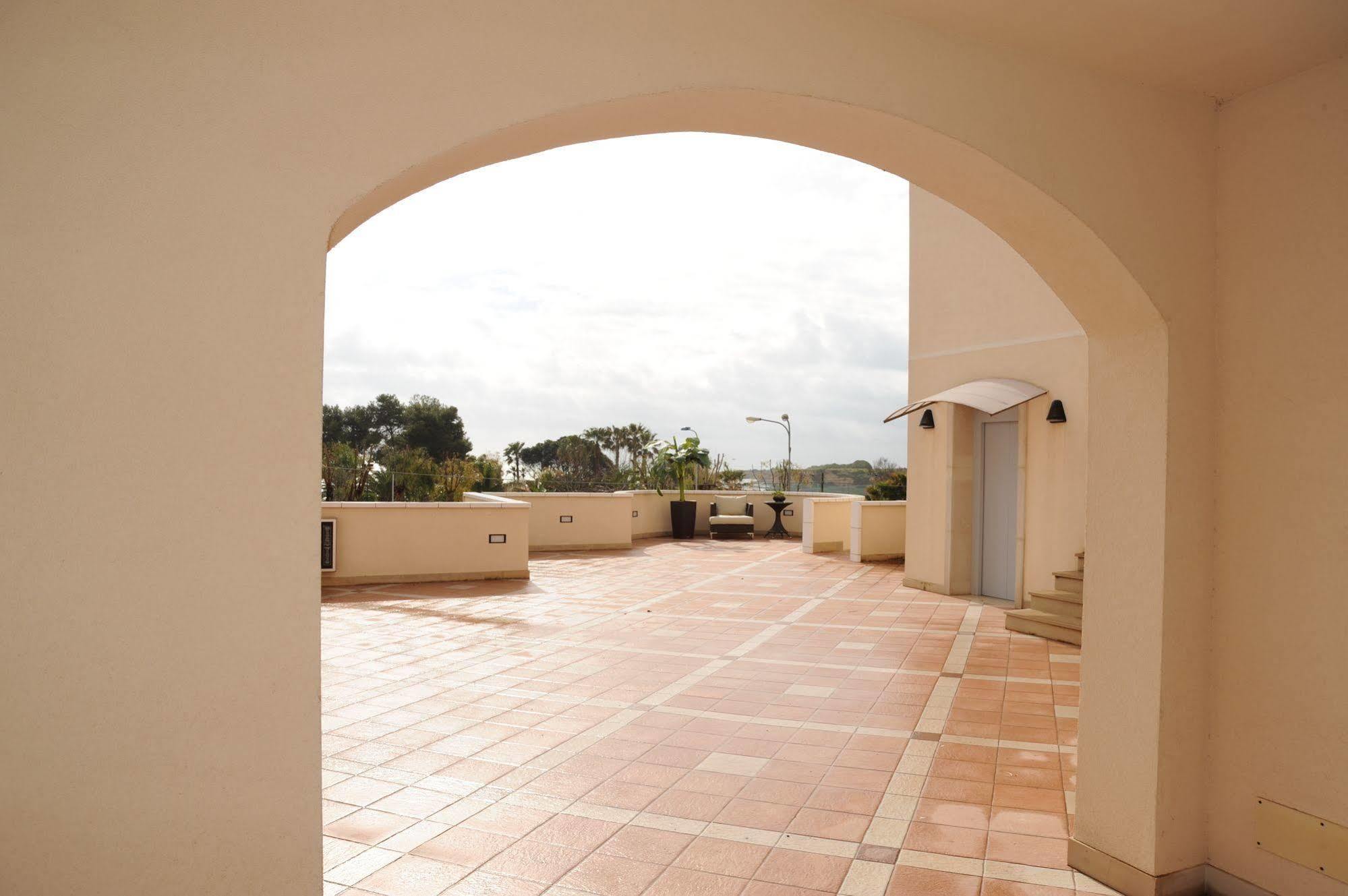 Hotel Bulla Regia Fontane Bianche Exterior foto