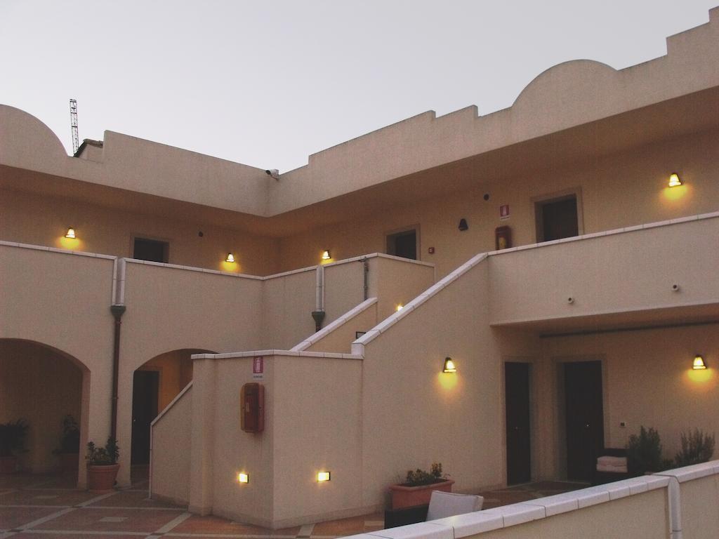 Hotel Bulla Regia Fontane Bianche Exterior foto